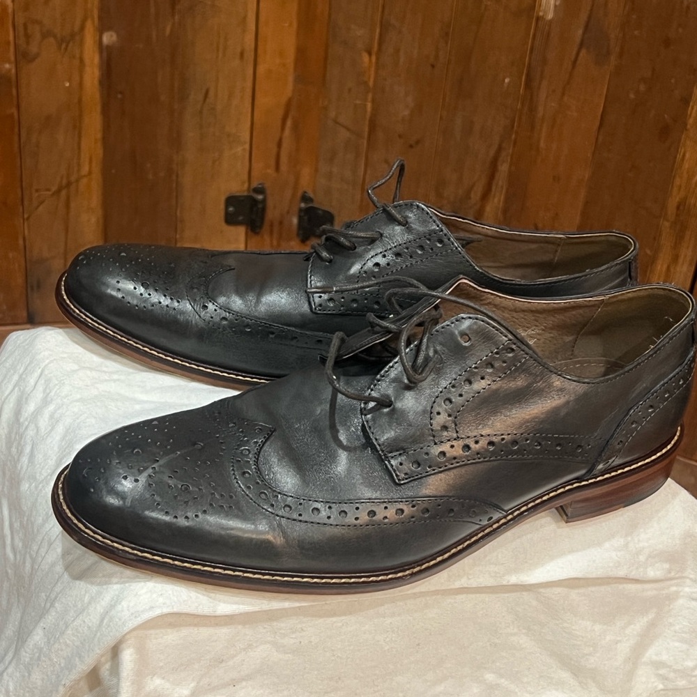 Classic Black Leather Men's Dress Shoes - Picture 2 of 6